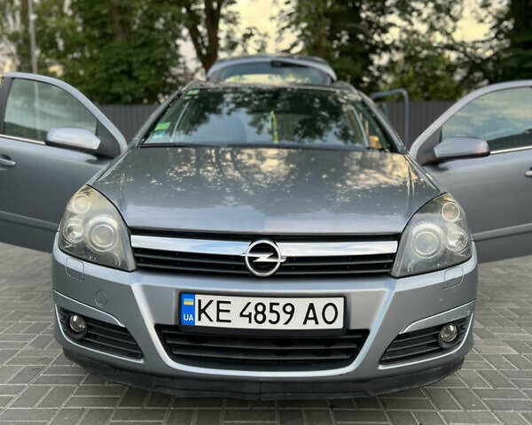 Серый Опель Астра, объемом двигателя 1.6 л и пробегом 236 тыс. км за 4300 $, фото 1 на Automoto.ua