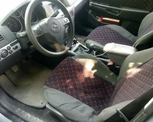 Серый Опель Астра, объемом двигателя 1.6 л и пробегом 257 тыс. км за 5000 $, фото 1 на Automoto.ua