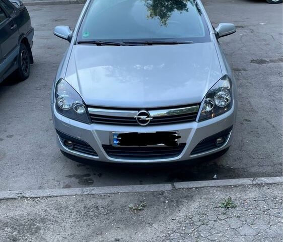 Серый Опель Астра, объемом двигателя 1.6 л и пробегом 260 тыс. км за 5500 $, фото 1 на Automoto.ua