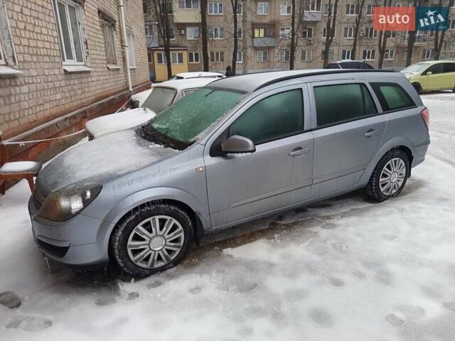 Серый Опель Астра, объемом двигателя 1.6 л и пробегом 247 тыс. км за 4600 $, фото 1 на Automoto.ua