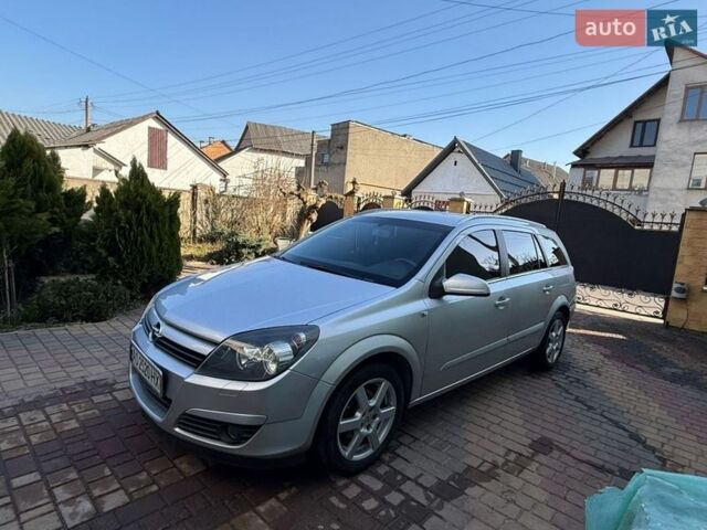 Серый Опель Астра, объемом двигателя 1.8 л и пробегом 270 тыс. км за 3300 $, фото 1 на Automoto.ua