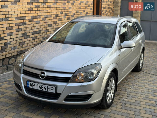 Серый Опель Астра, объемом двигателя 1.6 л и пробегом 243 тыс. км за 4750 $, фото 1 на Automoto.ua