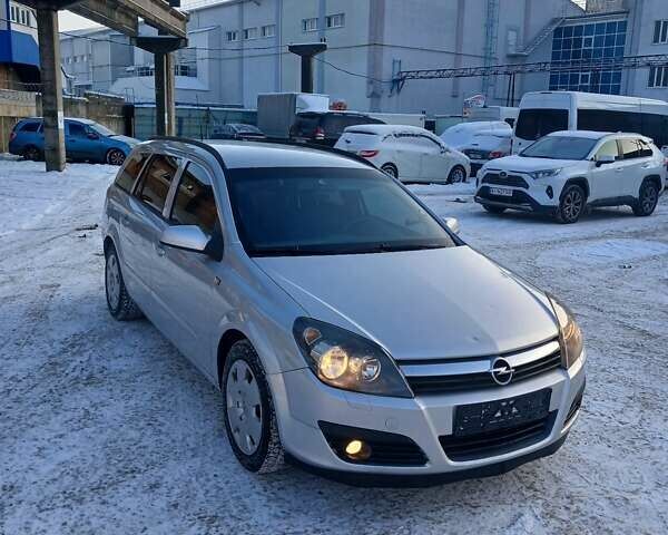Серый Опель Астра, объемом двигателя 0 л и пробегом 240 тыс. км за 4999 $, фото 1 на Automoto.ua