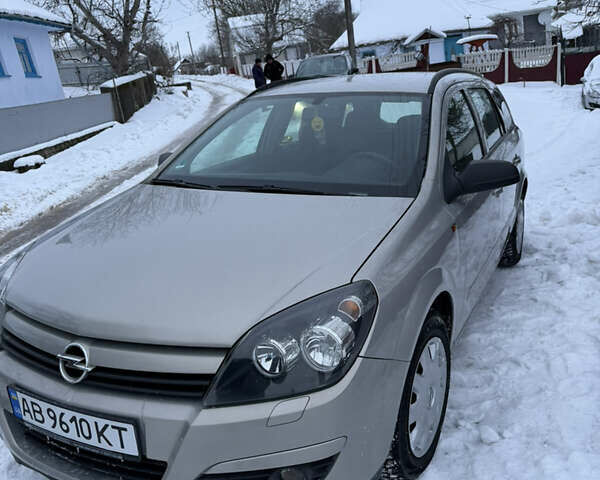 Серый Опель Астра, объемом двигателя 1.6 л и пробегом 240 тыс. км за 4800 $, фото 1 на Automoto.ua