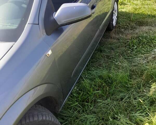 Серый Опель Астра, объемом двигателя 1.6 л и пробегом 297 тыс. км за 4400 $, фото 1 на Automoto.ua