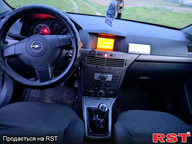 Серый Опель Астра, объемом двигателя 1.7 л и пробегом 370 тыс. км за 4350 $, фото 1 на Automoto.ua