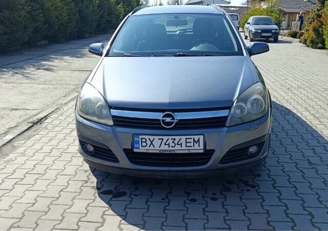Серый Опель Астра, объемом двигателя 1.6 л и пробегом 226 тыс. км за 4800 $, фото 1 на Automoto.ua