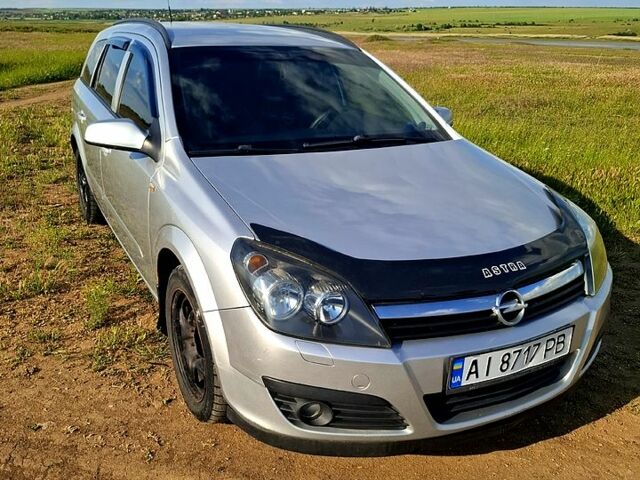 Серый Опель Астра, объемом двигателя 1.2 л и пробегом 290 тыс. км за 4000 $, фото 1 на Automoto.ua