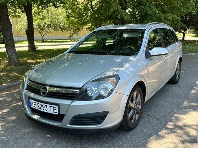 Серый Опель Астра, объемом двигателя 1.6 л и пробегом 255 тыс. км за 4800 $, фото 1 на Automoto.ua