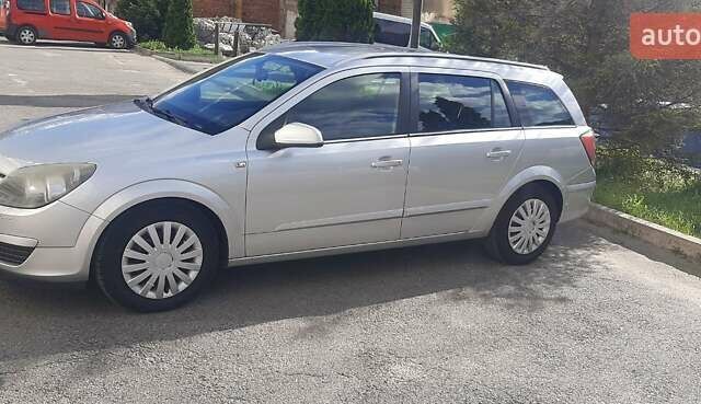 Серый Опель Астра, объемом двигателя 1.6 л и пробегом 260 тыс. км за 5000 $, фото 1 на Automoto.ua