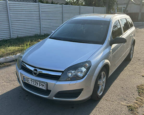Серый Опель Астра, объемом двигателя 1.6 л и пробегом 190 тыс. км за 5000 $, фото 1 на Automoto.ua