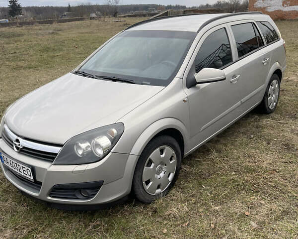 Серый Опель Астра, объемом двигателя 1.6 л и пробегом 275 тыс. км за 4600 $, фото 1 на Automoto.ua