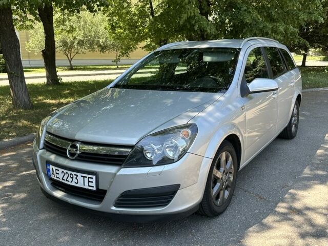 Серый Опель Астра, объемом двигателя 1.6 л и пробегом 255 тыс. км за 4800 $, фото 1 на Automoto.ua