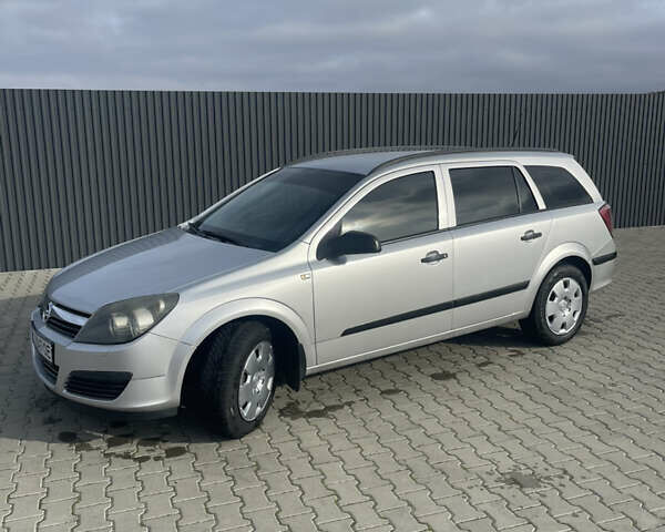 Серый Опель Астра, объемом двигателя 1.7 л и пробегом 335 тыс. км за 4800 $, фото 1 на Automoto.ua