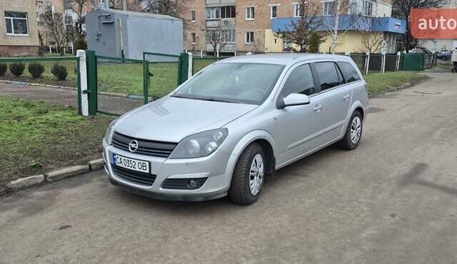 Серый Опель Астра, объемом двигателя 1.8 л и пробегом 350 тыс. км за 4300 $, фото 1 на Automoto.ua