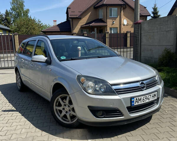 Серый Опель Астра, объемом двигателя 1.6 л и пробегом 250 тыс. км за 4999 $, фото 1 на Automoto.ua