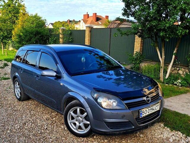Серый Опель Астра, объемом двигателя 1.6 л и пробегом 262 тыс. км за 4800 $, фото 1 на Automoto.ua