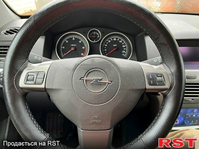 Серый Опель Астра, объемом двигателя 1.9 л и пробегом 348 тыс. км за 3600 $, фото 1 на Automoto.ua