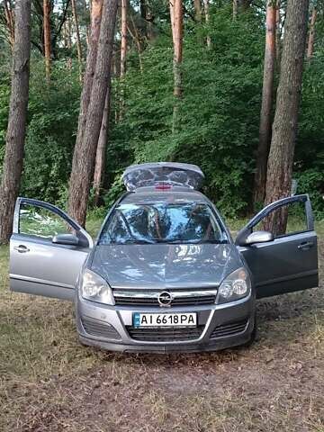 Серый Опель Астра, объемом двигателя 1.6 л и пробегом 240 тыс. км за 5000 $, фото 1 на Automoto.ua
