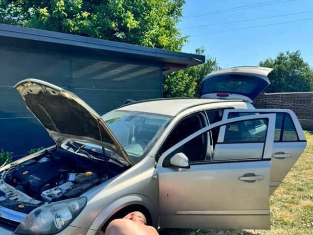 Серый Опель Астра, объемом двигателя 1.9 л и пробегом 320 тыс. км за 4700 $, фото 1 на Automoto.ua