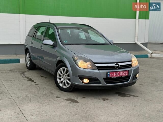 Серый Опель Астра, объемом двигателя 1.6 л и пробегом 154 тыс. км за 4900 $, фото 1 на Automoto.ua