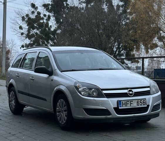 Серый Опель Астра, объемом двигателя 1.7 л и пробегом 290 тыс. км за 1800 $, фото 1 на Automoto.ua