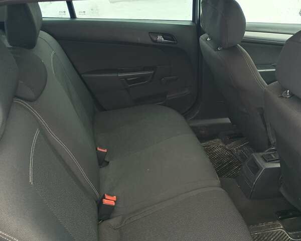 Серый Опель Астра, объемом двигателя 1.9 л и пробегом 334 тыс. км за 3200 $, фото 1 на Automoto.ua