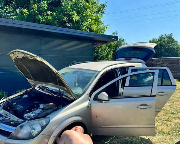 Серый Опель Астра, объемом двигателя 1.9 л и пробегом 320 тыс. км за 4100 $, фото 1 на Automoto.ua