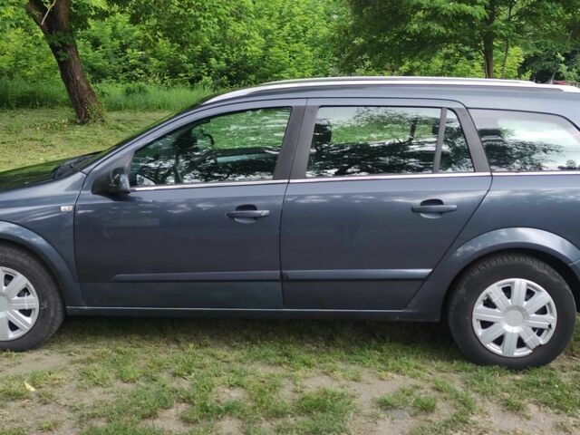 Серый Опель Астра, объемом двигателя 1.6 л и пробегом 280 тыс. км за 4800 $, фото 1 на Automoto.ua