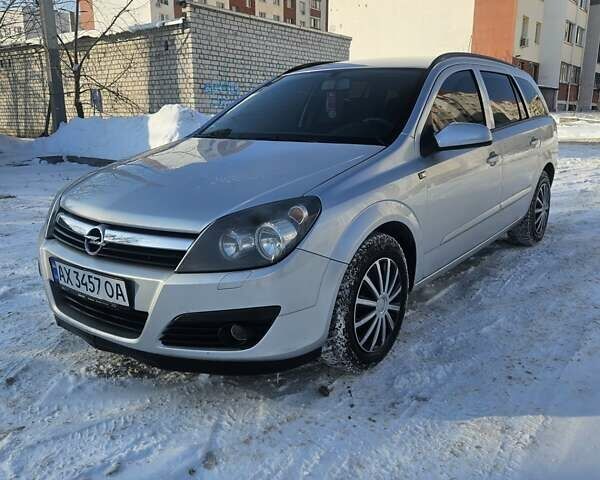 Серый Опель Астра, объемом двигателя 0 л и пробегом 214 тыс. км за 4800 $, фото 1 на Automoto.ua