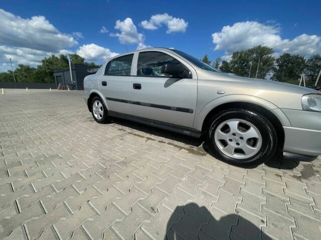 Серый Опель Астра, объемом двигателя 1.4 л и пробегом 320 тыс. км за 4000 $, фото 1 на Automoto.ua