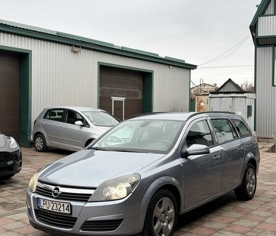 Серый Опель Астра, объемом двигателя 1.7 л и пробегом 300 тыс. км за 2800 $, фото 1 на Automoto.ua