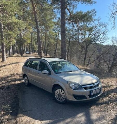 Серый Опель Астра, объемом двигателя 1.8 л и пробегом 287 тыс. км за 4400 $, фото 1 на Automoto.ua