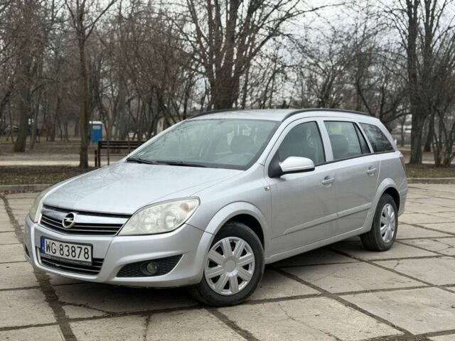 Серый Опель Астра, объемом двигателя 1.7 л и пробегом 303 тыс. км за 2600 $, фото 1 на Automoto.ua