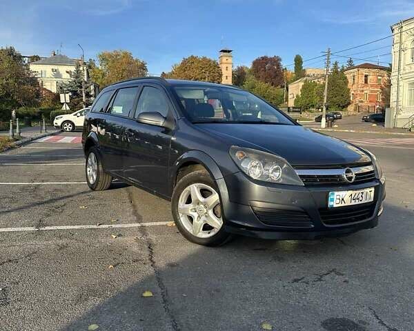 Серый Опель Астра, объемом двигателя 1.2 л и пробегом 323 тыс. км за 4200 $, фото 1 на Automoto.ua