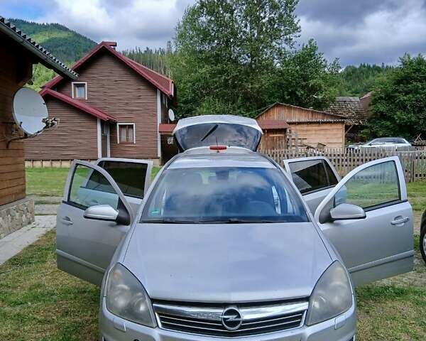 Серый Опель Астра, объемом двигателя 1.7 л и пробегом 320 тыс. км за 3700 $, фото 1 на Automoto.ua