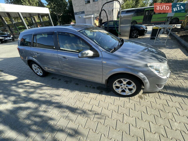 Серый Опель Астра, объемом двигателя 1.6 л и пробегом 209 тыс. км за 4800 $, фото 1 на Automoto.ua