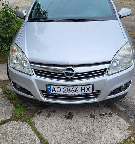 Серый Опель Астра, объемом двигателя 1.7 л и пробегом 227 тыс. км за 5000 $, фото 1 на Automoto.ua