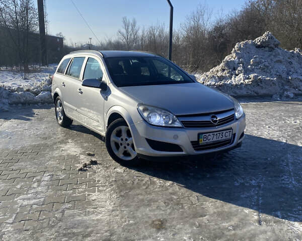 Сірий Опель Астра, об'ємом двигуна 1.25 л та пробігом 240 тис. км за 4500 $, фото 1 на Automoto.ua