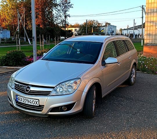 Серый Опель Астра, объемом двигателя 1.6 л и пробегом 205 тыс. км за 6100 $, фото 1 на Automoto.ua