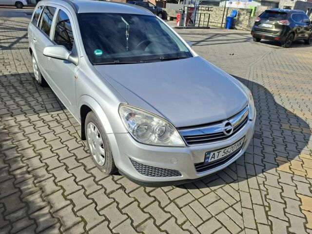 Опель Астра 2007 в Ивано-Франковске на Automoto.ua Серый Опель Астра, объемом двигателя 0 л и пробегом 197 тыс. км за 5400 $, фото 1 на Automoto.ua