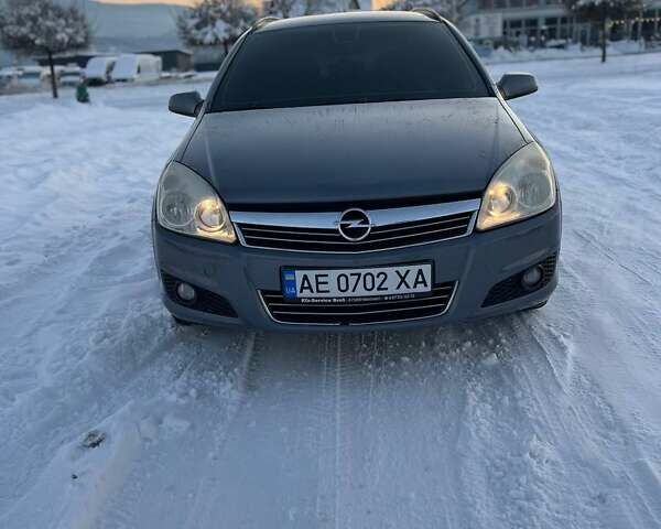 Серый Опель Астра, объемом двигателя 1.9 л и пробегом 330 тыс. км за 4800 $, фото 1 на Automoto.ua
