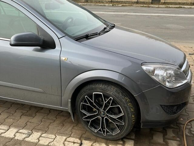 Сірий Опель Астра, об'ємом двигуна 1.7 л та пробігом 260 тис. км за 4500 $, фото 1 на Automoto.ua