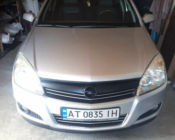 Серый Опель Астра, объемом двигателя 1.6 л и пробегом 250 тыс. км за 5500 $, фото 1 на Automoto.ua