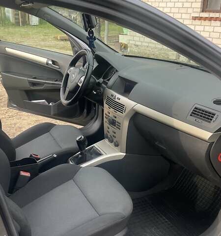 Серый Опель Астра, объемом двигателя 1.8 л и пробегом 244 тыс. км за 5100 $, фото 1 на Automoto.ua