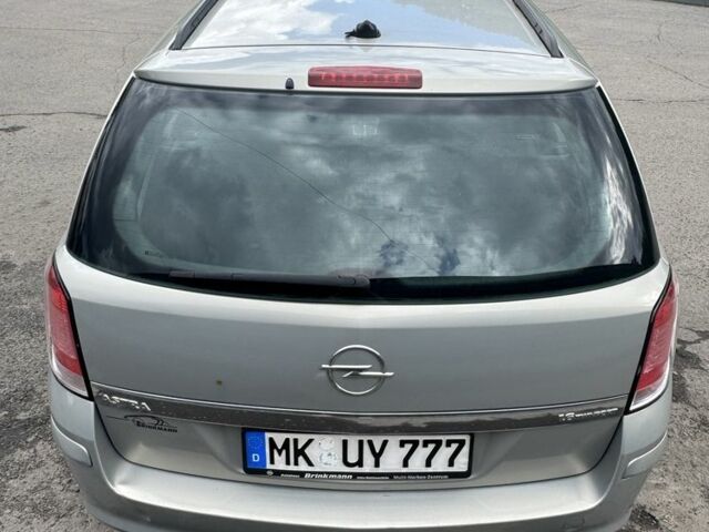 Серый Опель Астра, объемом двигателя 1.6 л и пробегом 205 тыс. км за 3999 $, фото 1 на Automoto.ua