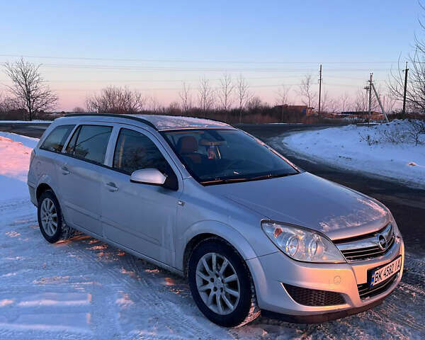 Серый Опель Астра, объемом двигателя 1.7 л и пробегом 257 тыс. км за 4200 $, фото 1 на Automoto.ua