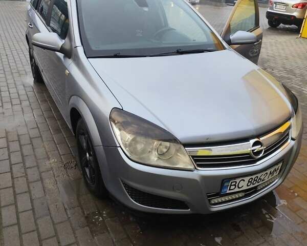 Серый Опель Астра, объемом двигателя 1.6 л и пробегом 310 тыс. км за 3999 $, фото 1 на Automoto.ua