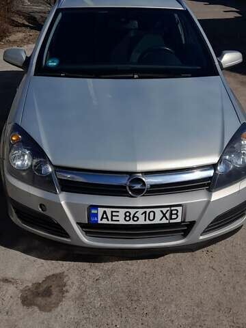 Серый Опель Астра, объемом двигателя 1.6 л и пробегом 186 тыс. км за 6000 $, фото 1 на Automoto.ua