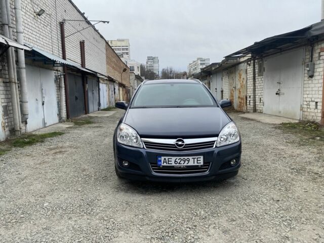 Серый Опель Астра, объемом двигателя 1.6 л и пробегом 285 тыс. км за 6000 $, фото 1 на Automoto.ua